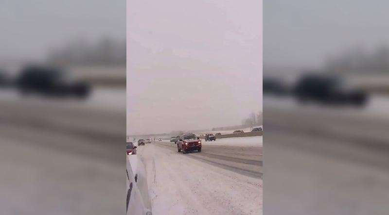 Uomo nudo in autostrada 5