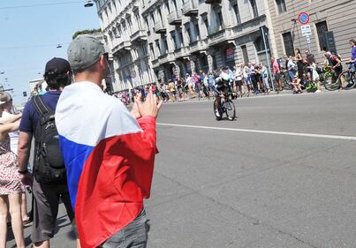 Ultima tappa del Giro d'Italia, i tifosi in attesa a Milano 14