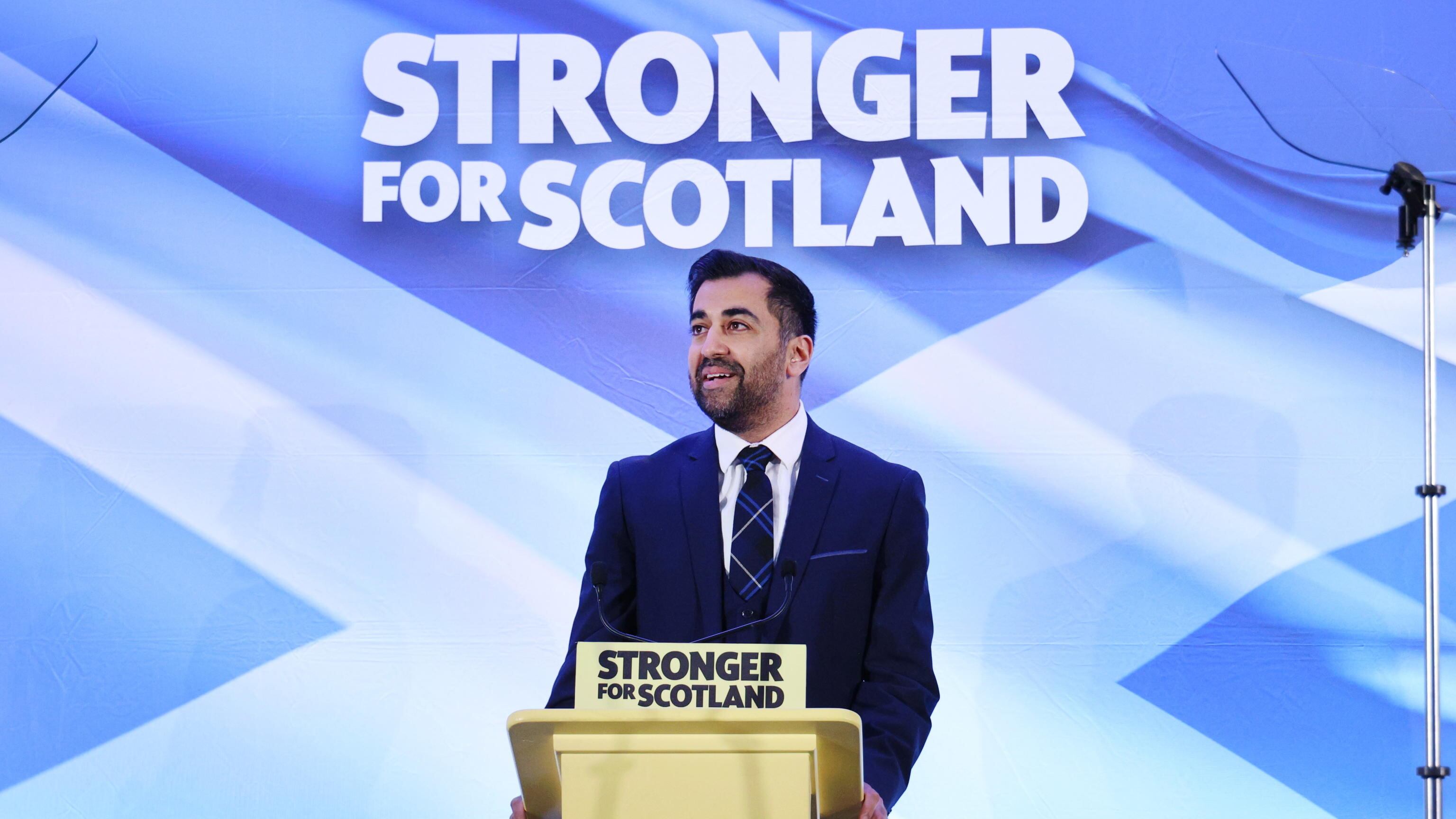 Humza Yousaf, chi è il nuovo leader scozzese