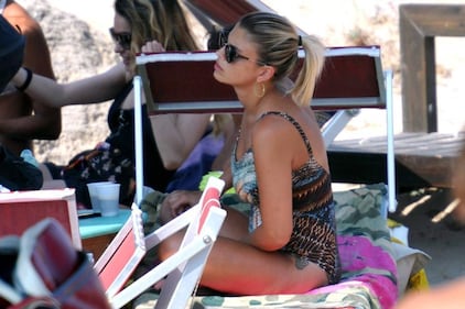 Emma Marrone, curve hot in barca 29