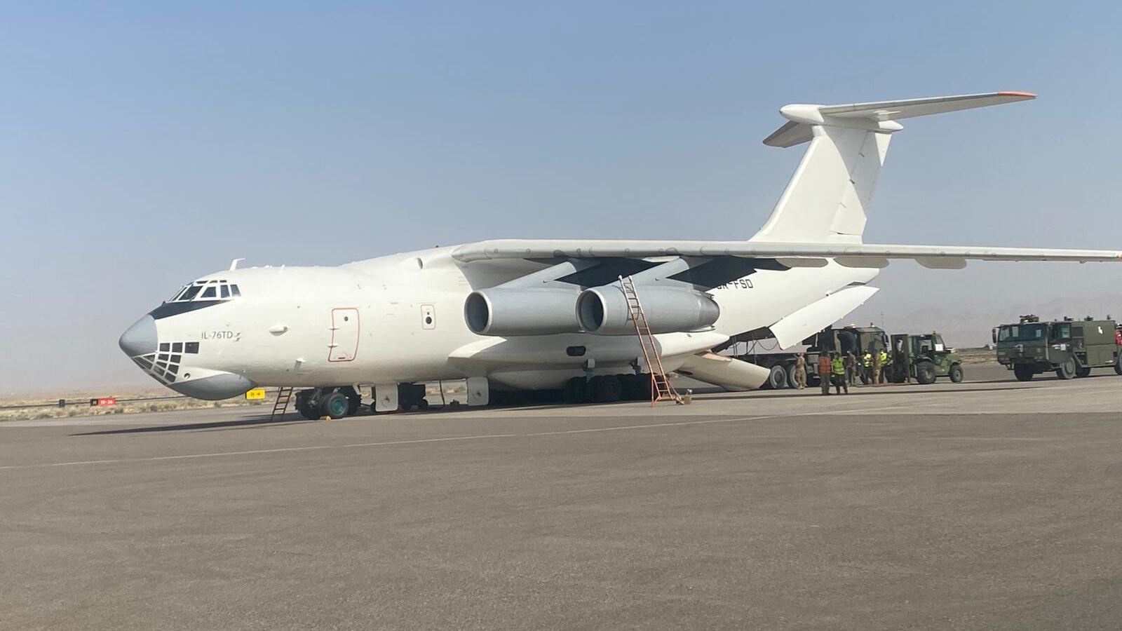 Volo italiano per Herat bloccato dagli Emirati Arabi: scoppia il caos