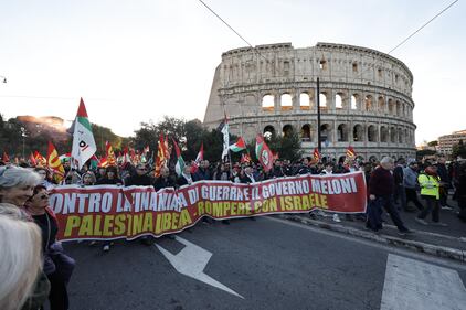 Greta Thunberg e Francesca Albanese al corteo Pro Pal a Roma: le foto 8
