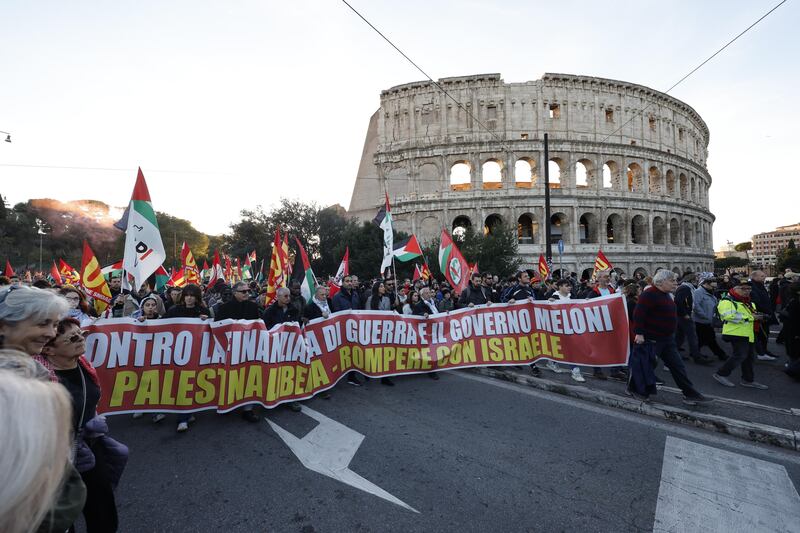 Greta Thunberg e Francesca Albanese al corteo Pro Pal a Roma: le foto 8