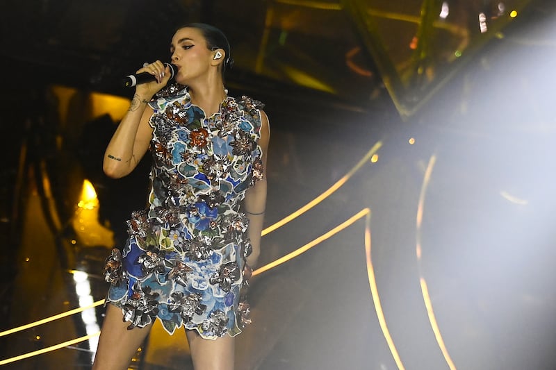 Sanremo 2024: ecco il look della prima serata del Festival di Rose Villain 7