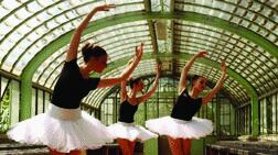 Danza «scaccia crisi» tra i fiori e sotto le stelle