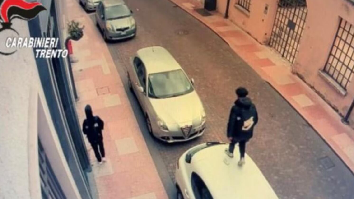 Arrestato e processato tre volte in una settimana, il giudice lo rimette in libertà: il "record" del tunisino