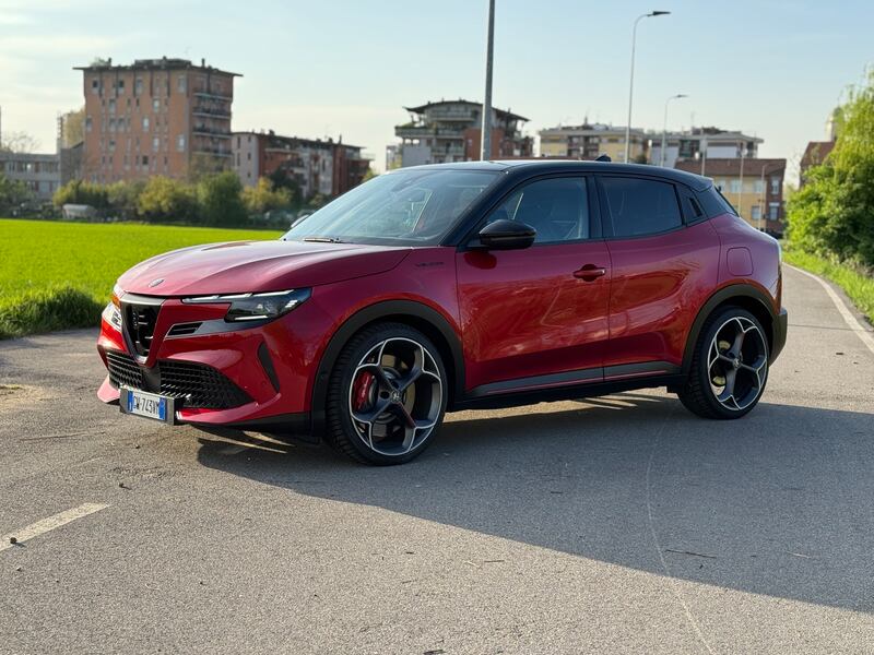 Alfa Romeo Junior Veloce: la gallery del crossover sportivo elettrico da 280 CV 15