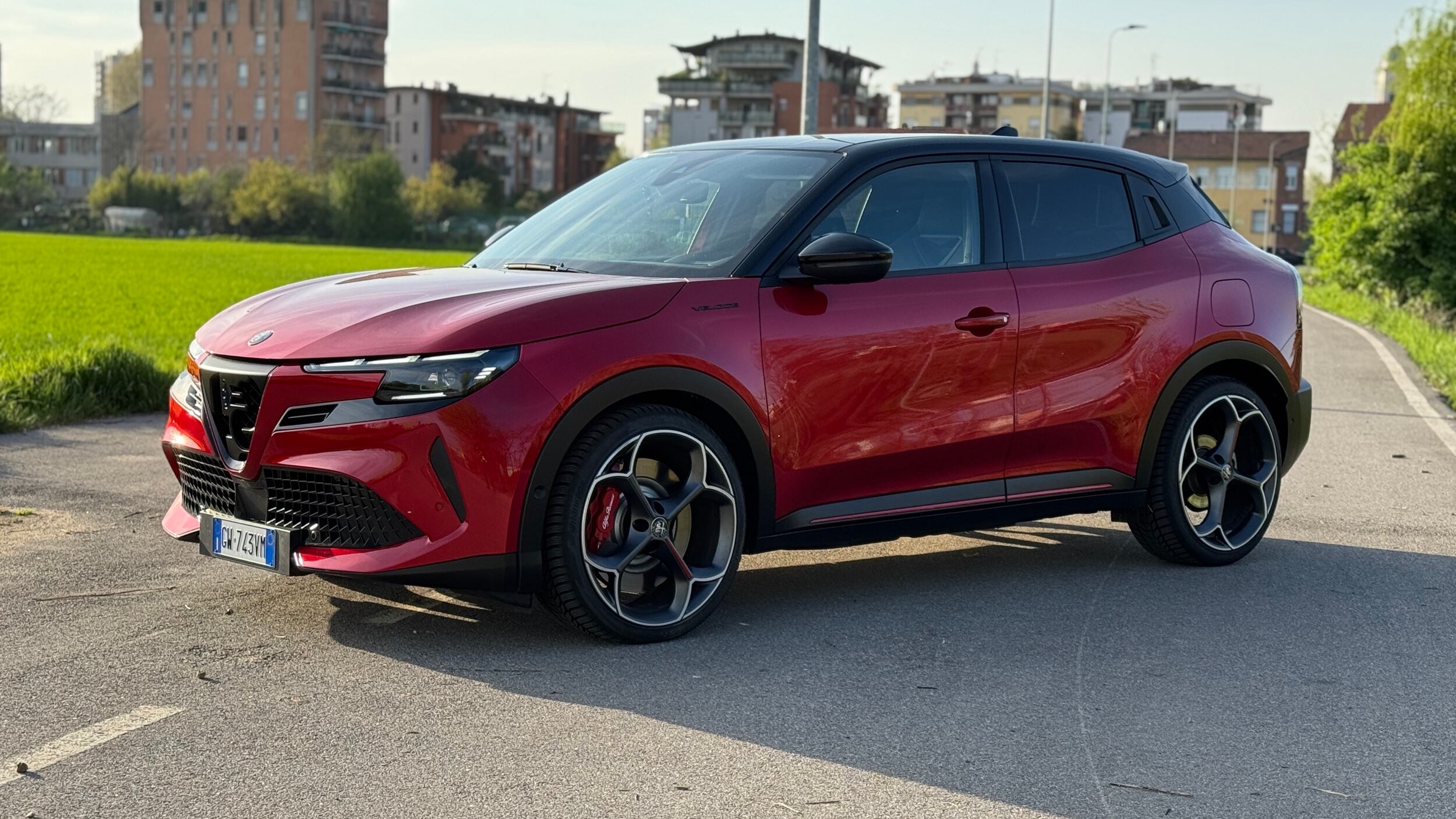 L'Alfa Romeo Junior Q4 tra curve e passione italiana