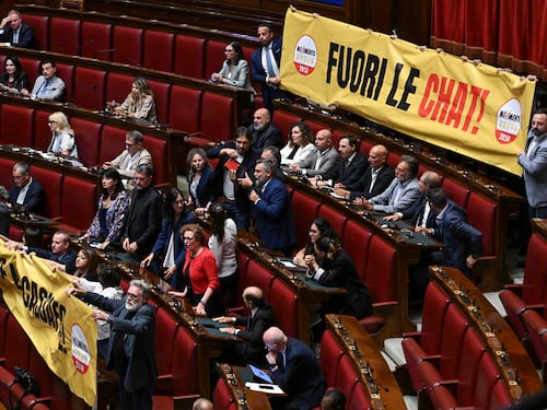 L’ipocrisia della sinistra. Nega le chat sui Cpr ma voleva quelle di Fdi