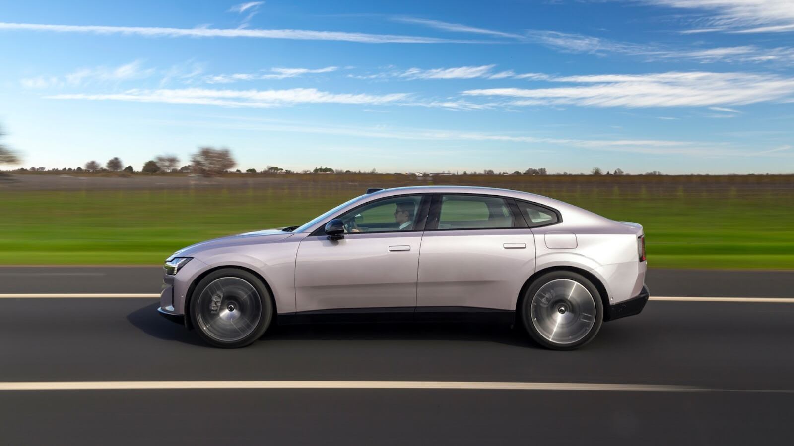 Volvo ES90, la nuova ammiraglia elettrica tra comfort, tecnologia e ricarica rapida