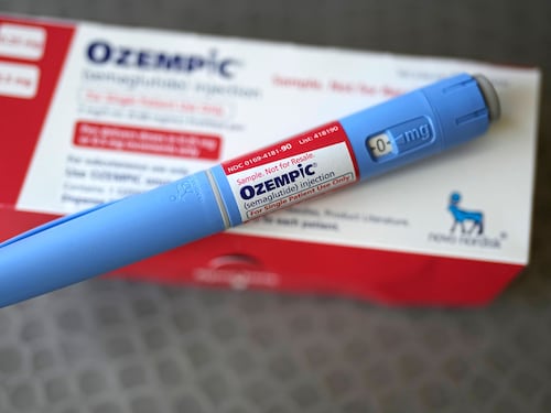 La corsa pericolosa alle fiale "Ozempic". In rete o sottobanco spopola l'anti-diabete usato per dimagrire