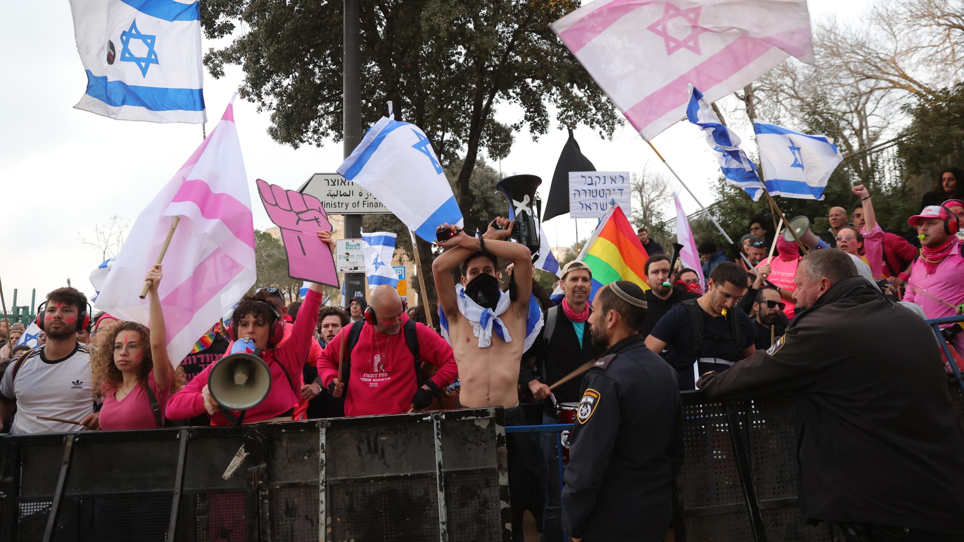 Giustizia, a migliaia per fermare la Knesset. E Israele va alla guerra con le Nazioni Unite