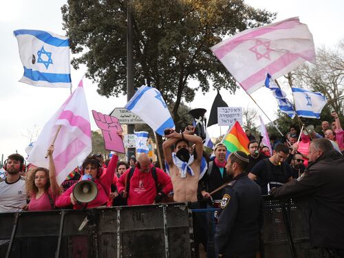 Giustizia, a migliaia per fermare la Knesset. E Israele va alla guerra con le Nazioni Unite