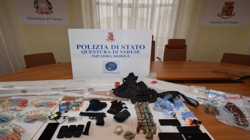 Droga e kalashnikov nei boschi di Malnate: il blitz della polizia contro i pusher