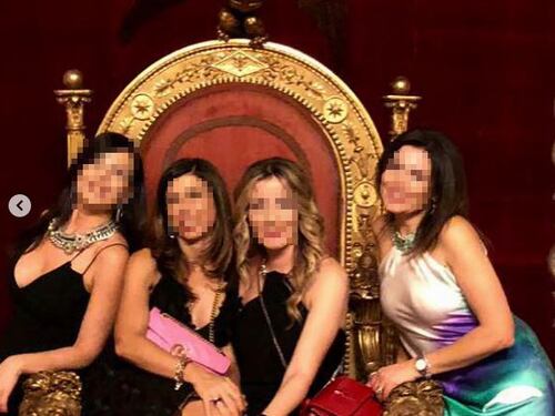 Quattro donne sul trono dei Borbone: è polemica a Napoli