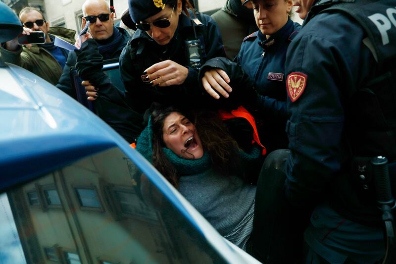 Ultima generazione tenta il blitz a Palazzo Chigi: fermati dalla polizia 3