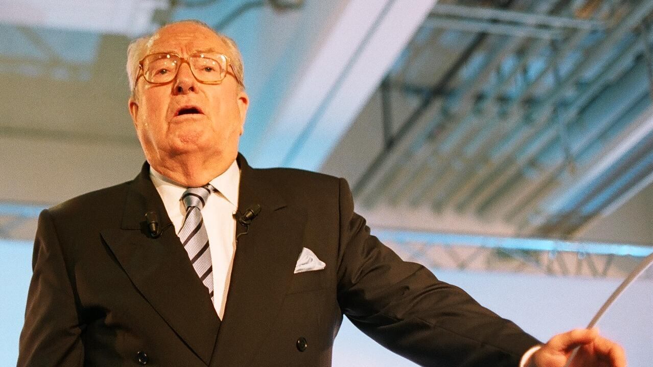 Jean-Marie Le Pen contro la figlia: "Marine mi fa pietà"