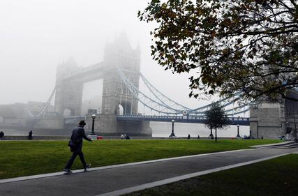 Londra avvolta dalla nebbia 5