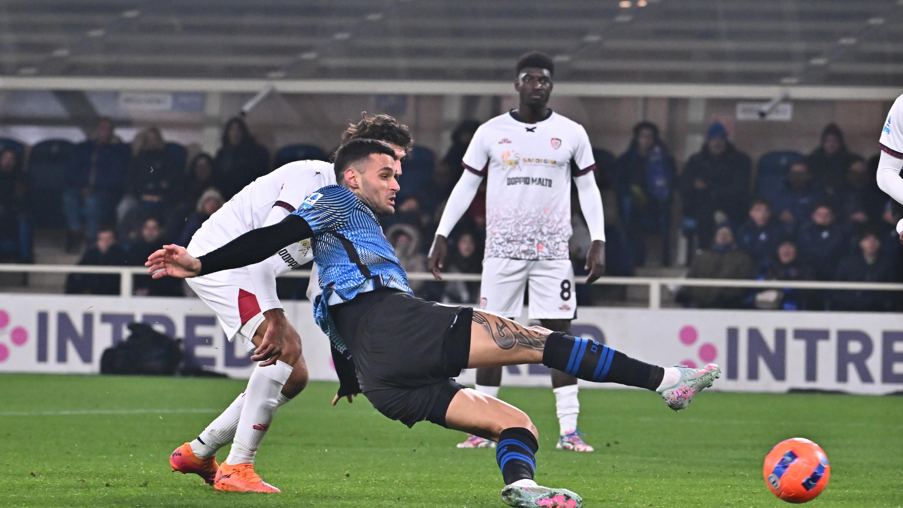 L'Atalanta piega il Cagliari 2-1