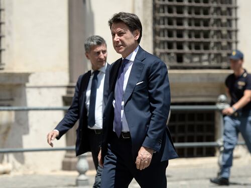 L'ultima follia M5s: verso il "non voto". Conte: nessuna cambiale in bianco a questo governo