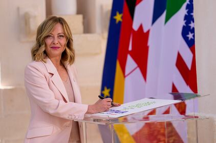 Giorgia Meloni accoglie i leader del G7 1