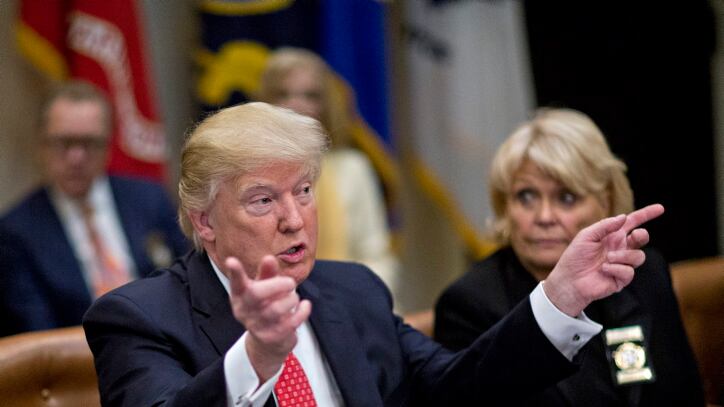 Immigrati, europei con Trump: la maggioranza vuole il blocco