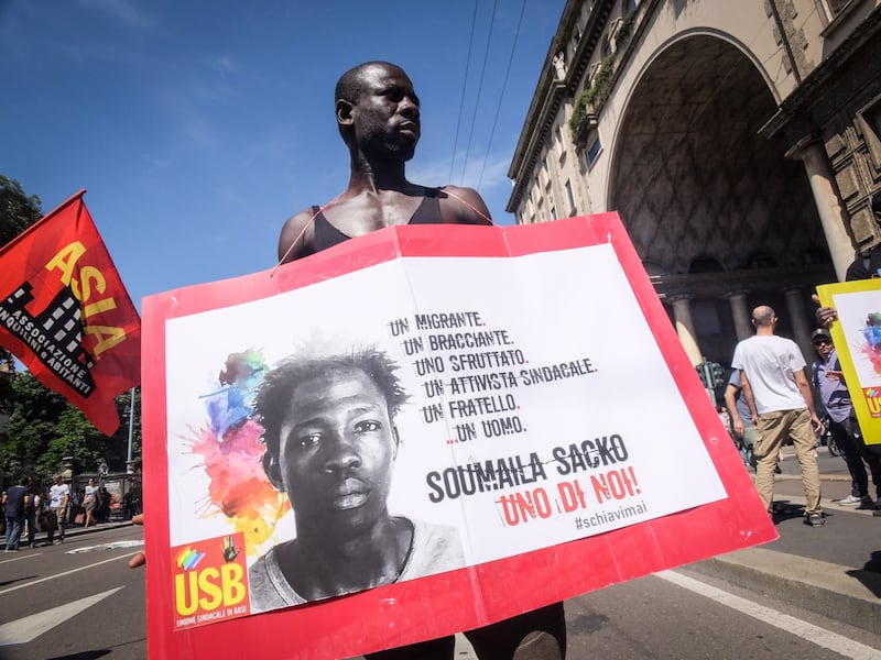 Stranieri e sinistra in corteo contro Salvini 5