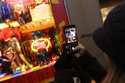 Natale alla Rinascente con le vetrine di Dolce & Gabbana 3