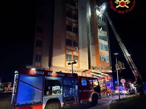 A fuoco un grattacielo a Ferrara: 200 persone evacuate