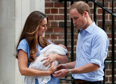 William e Kate escono dall'ospedale: ecco il royal baby 2