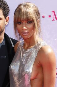 Ai Billboard Music Awards Ciara incanta il red carpet 19