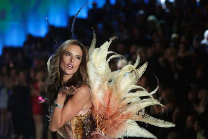 Victoria's Secret, sexy show tra due mesi: le modelle si preparano 3