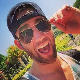 Da Harry Potter a sex symbol: Matthew Lewis si trasforma 4
