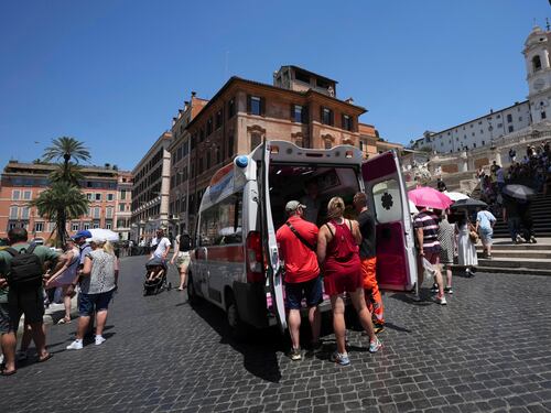 Europa nella morsa dell'afa: bimba muore per un colpo di calore, due vittime in Sardegna, una a Genova