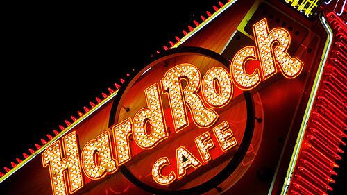 L'Hard Rock Cafè entra nelle porte del Vaticano, in rivolta i cardinali