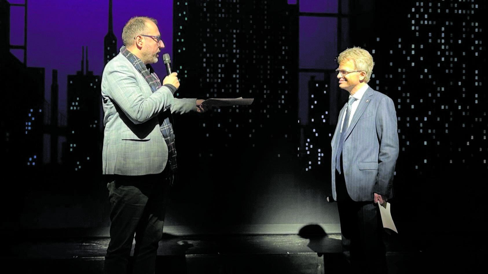 I dirigenti lombardi vanno a teatro per beneficenza