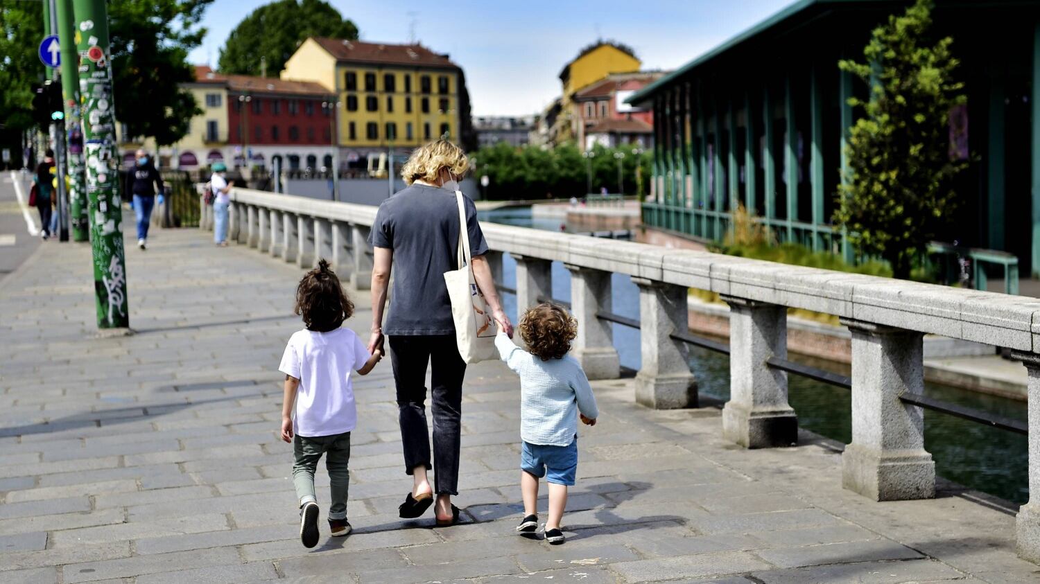 "I nostri bambini corrono rischi?". Così Burioni smonta i catastrofisti