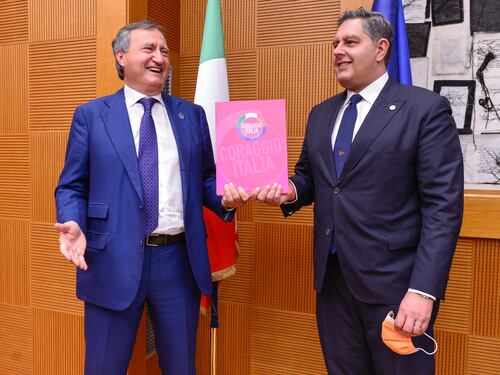 I centristi in cerca di una strategia comune. Toti: i veti sul Cavaliere sono inaccettabili