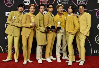 L'assalto al mondo della Corea, BTS vincitori di tre categorie agli AMAs 11