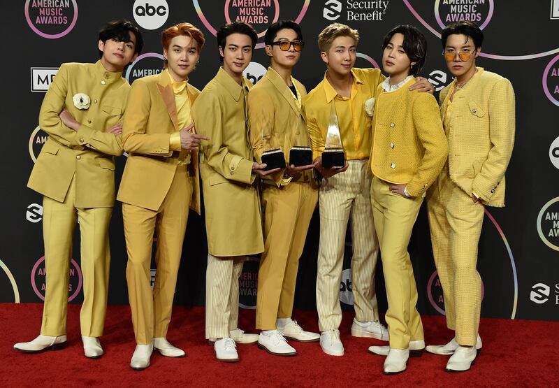 L'assalto al mondo della Corea, BTS vincitori di tre categorie agli AMAs 11