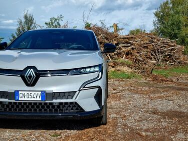 Renault Megane E-Tech Electric: guarda la gallery del crossover ibrido 3