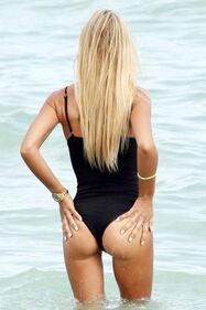 Le sexy vacanze di Laura Cremaschi 4