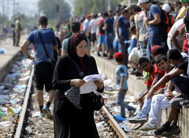 Macedonia, l'assalto dei clandestini ai treni per l'Europa 9