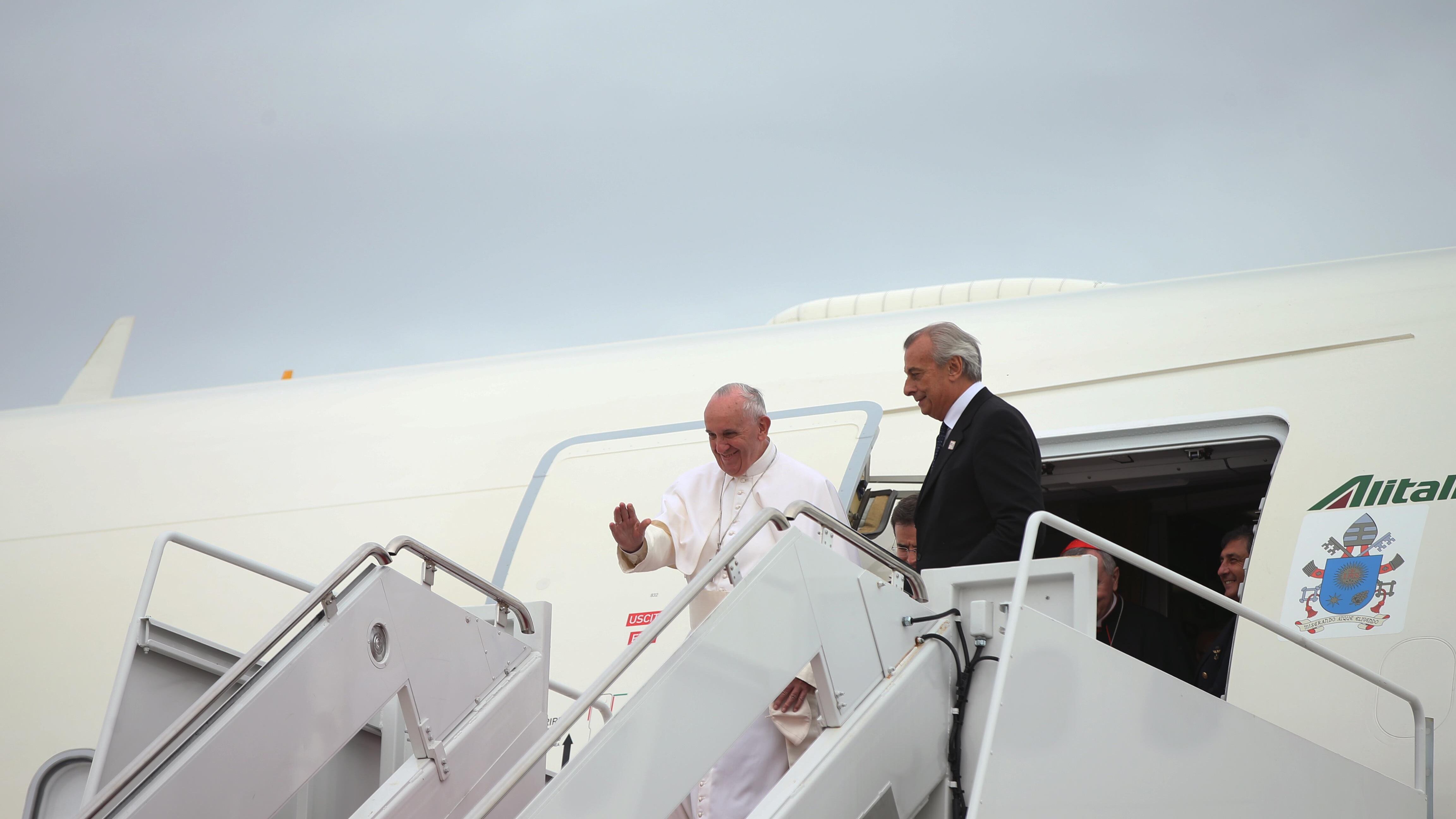 Tutte le persone che accompagnano il Papa
