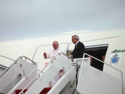 Tutte le persone che accompagnano il Papa