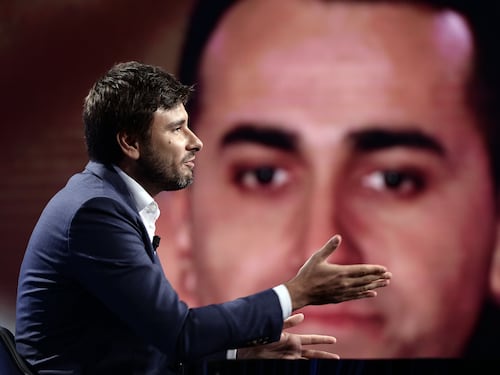 Di Battista agita il M5s e spacca il Movimento: "A che titolo parla?"