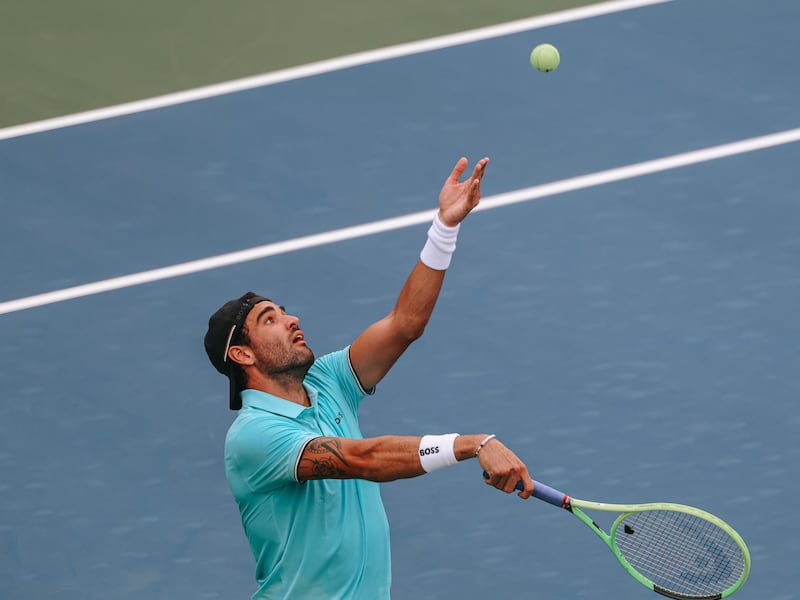 Us Open, sacrificio e solidità per Berrettini che vince in tre set: avanza anche Darderi, eliminato Arnaldi