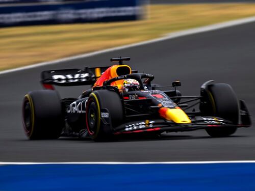 Capolavoro di Verstappen in Ungheria. Ferrari sbaglia strategia e resta giù dal podio