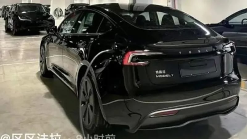 foto spia tesla model y 2024