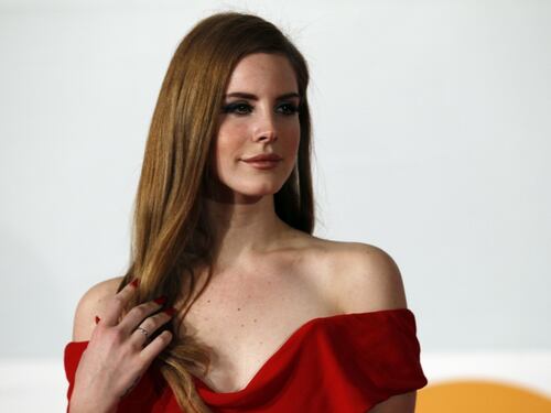 Lana Del Rey, ritorno malinconico per la sexy cantautrice